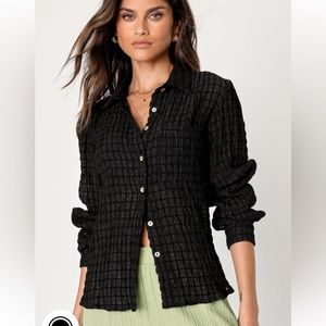 Exceptional everyday black crinkled button up top